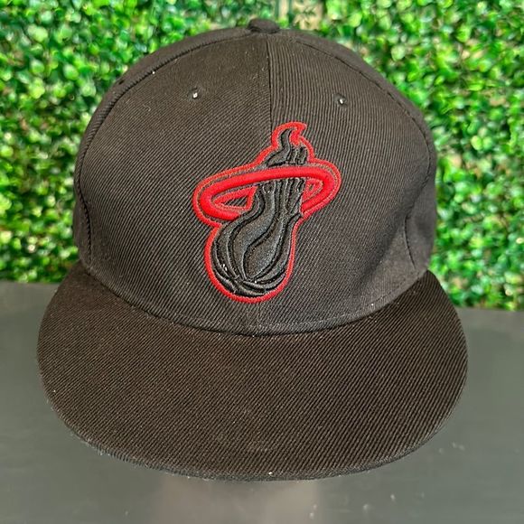 Mitchell & Ness Black Miami Heat SnapBack Hat with Red Logo & Heat under brim! - Picture 1 of 6